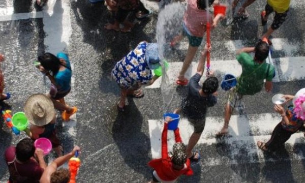 水花飞溅处，新年踏歌来：这个宋干节，住进都喜，遇见真正的泰国